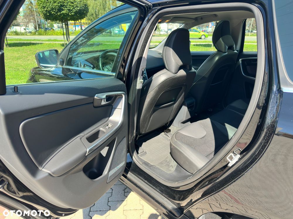 Volvo XC 60 D4 AWD Momentum - 8