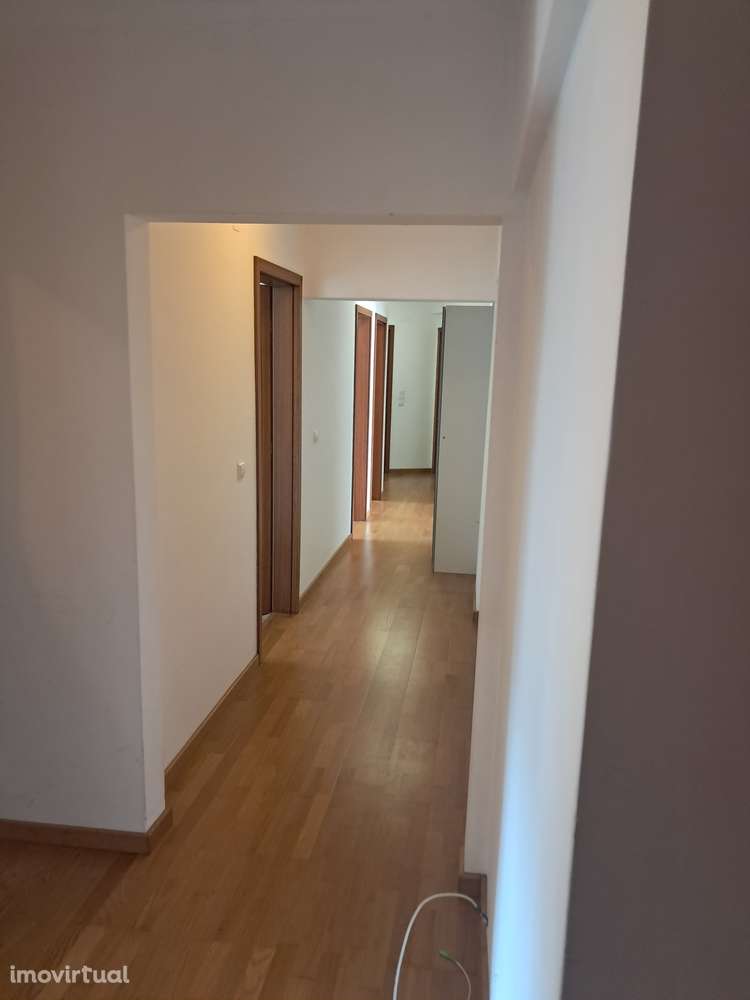 T3 c/130 mts2 Varandas, Garagem, Piscina e Arrecadação - Grande imagem: 4/22