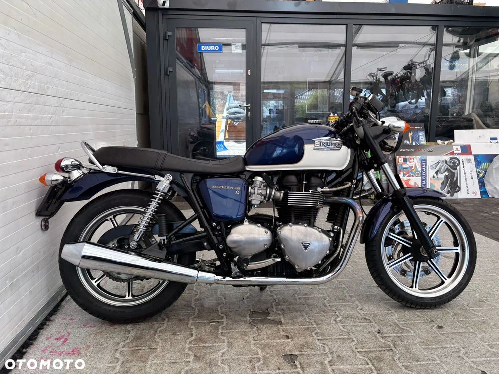 Triumph Bonneville - 2