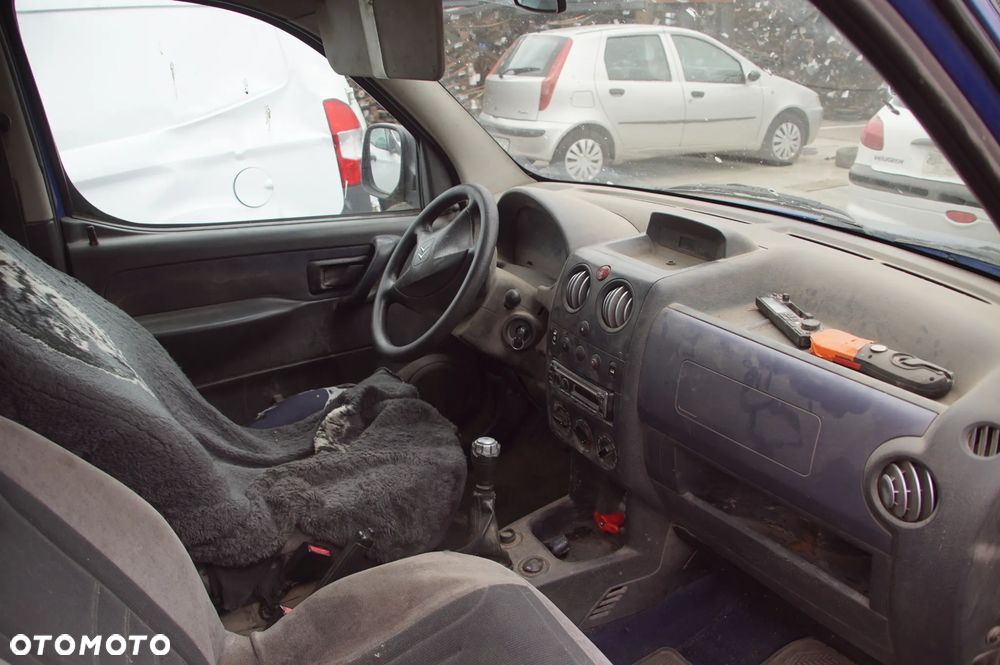 Auto na części - Citroen Berlingo I Lift 1.9 D 69 KM DW8 BE4R KPV 2003R Silnik Skrzynia Klapa Maska Błotnik Drzwi Szyba Lusterko Deska Kokpit Sterownik Moduł Licznik - 8