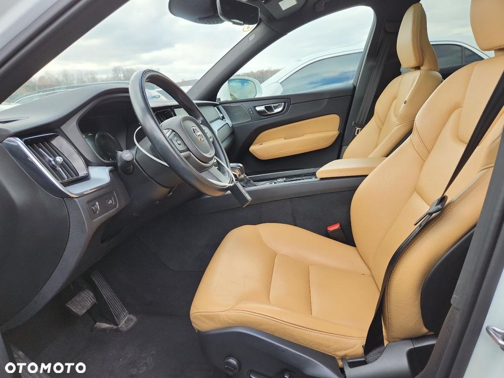 Volvo XC 60 T6 AWD Geartronic Momentum - 8