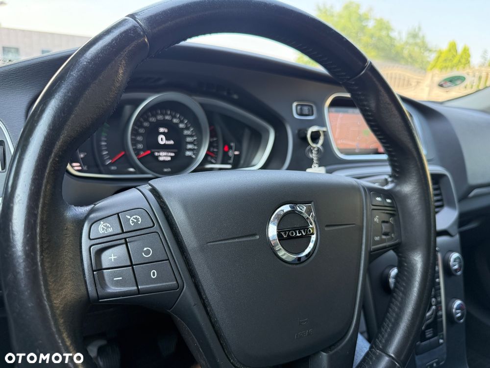 Volvo V40 - 24