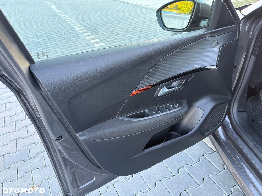 Peugeot 208 - 17