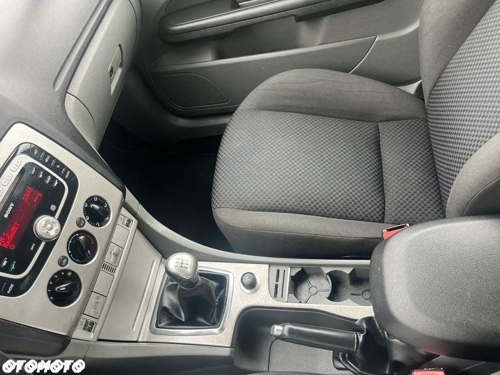 Ford Focus ver-coupe--cabriolet-2-0-16v-black-magic - 18