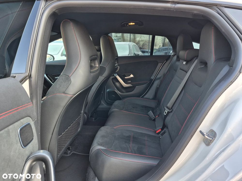 Mercedes-Benz CLA 200 AMG Line 7G-DCT - 23