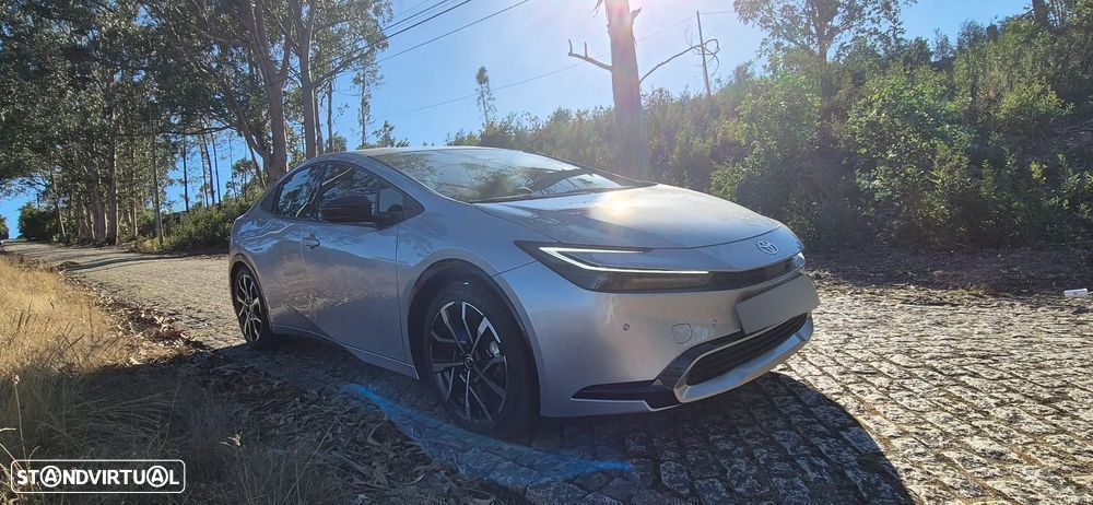 Toyota Prius 2.0 Plug-in Luxury - 2