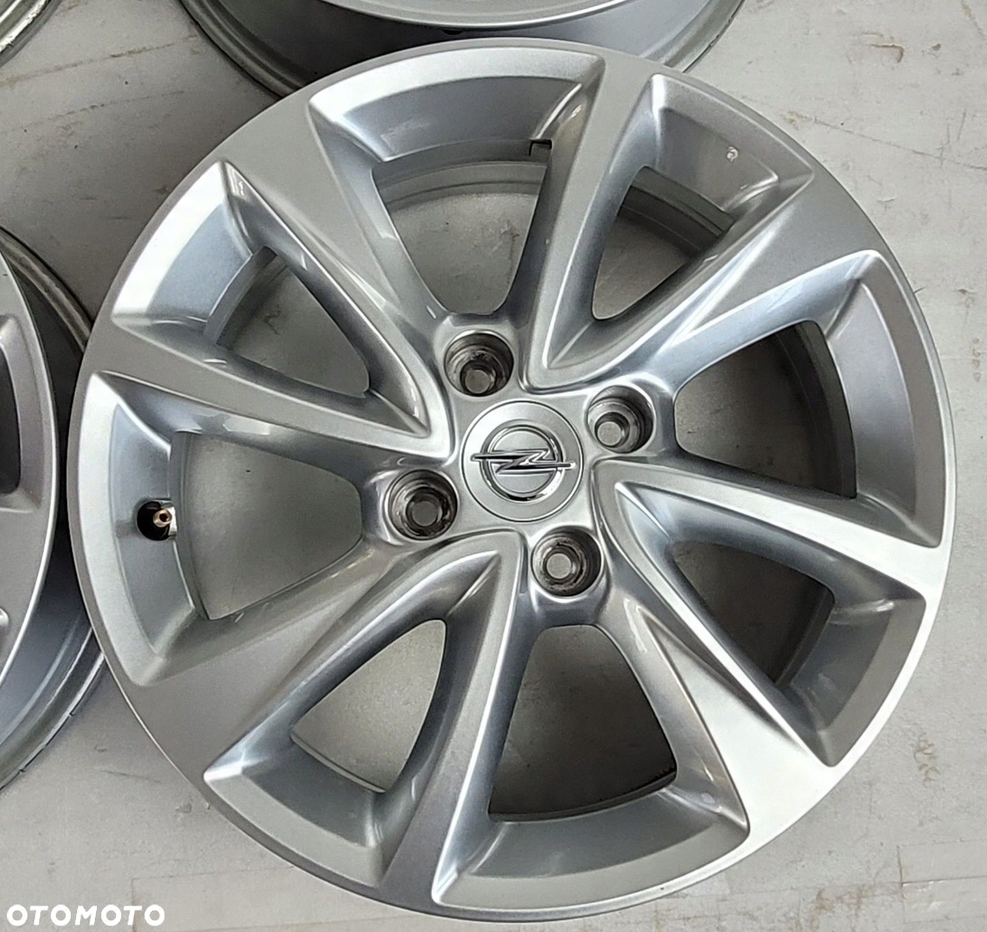 FELGI OPEL CORSA F 6,5x16 16 ET38 4x108 9832277280 - 6