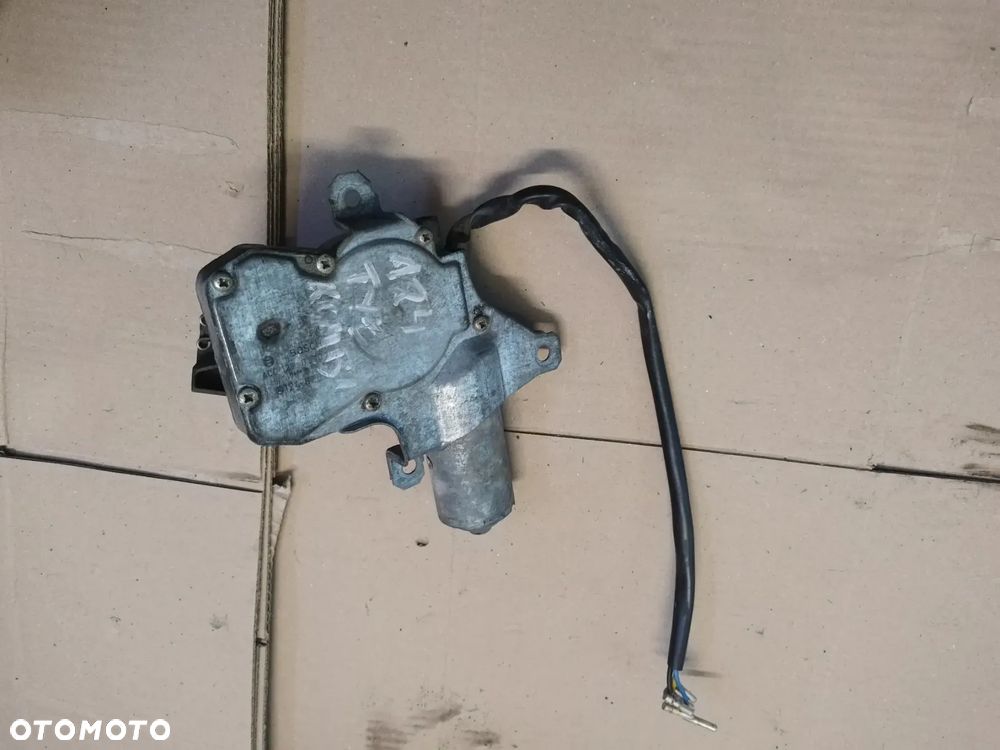 MERCEDES 124 KOMBI SILNICZEK WYCIERACZKI TYŁ - 3