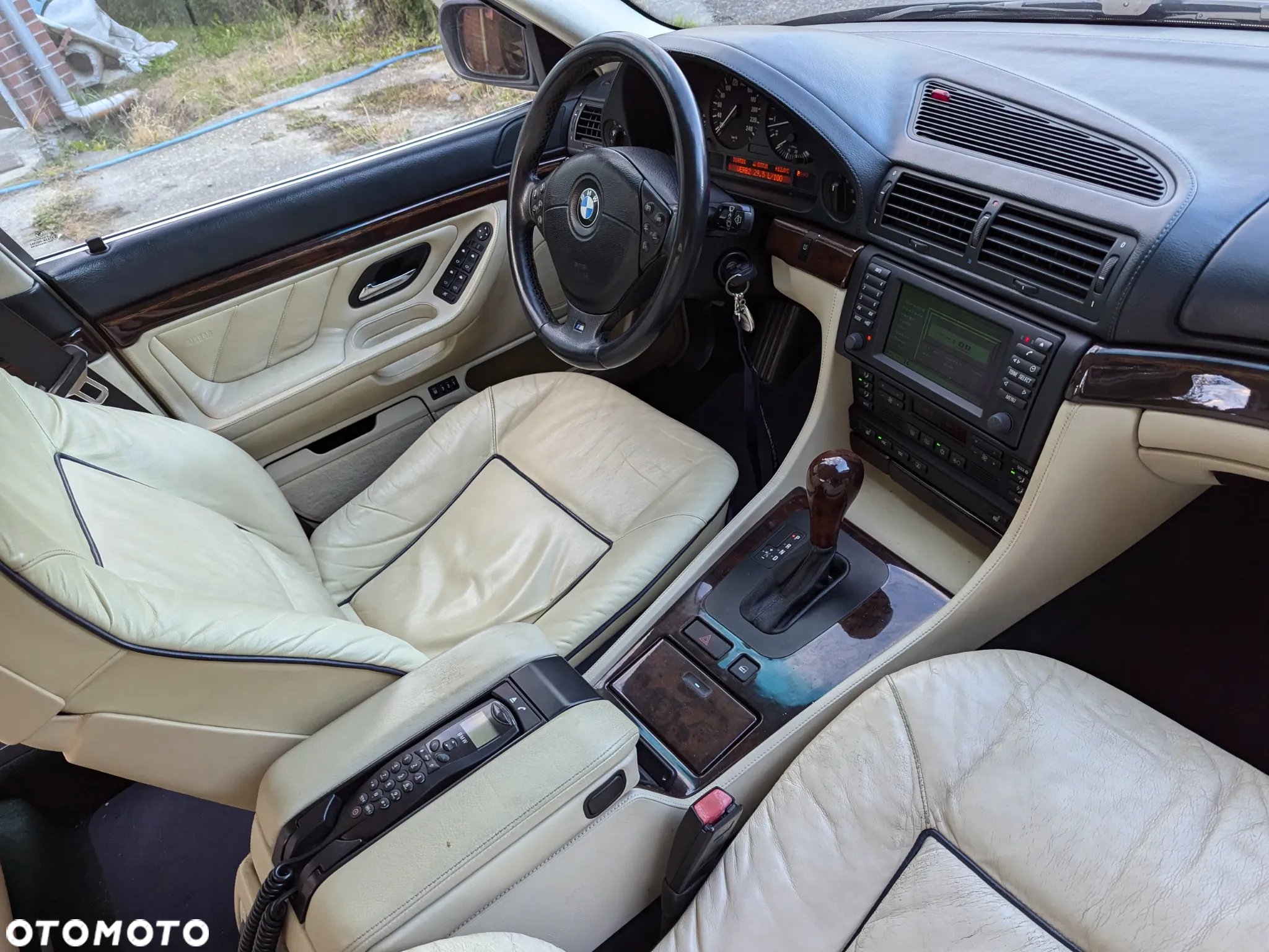 BMW Seria 7 750i - 9