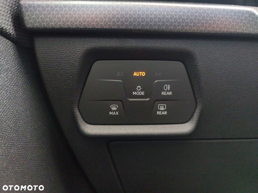 Seat Leon 1.5 eTSI Style DSG - 21