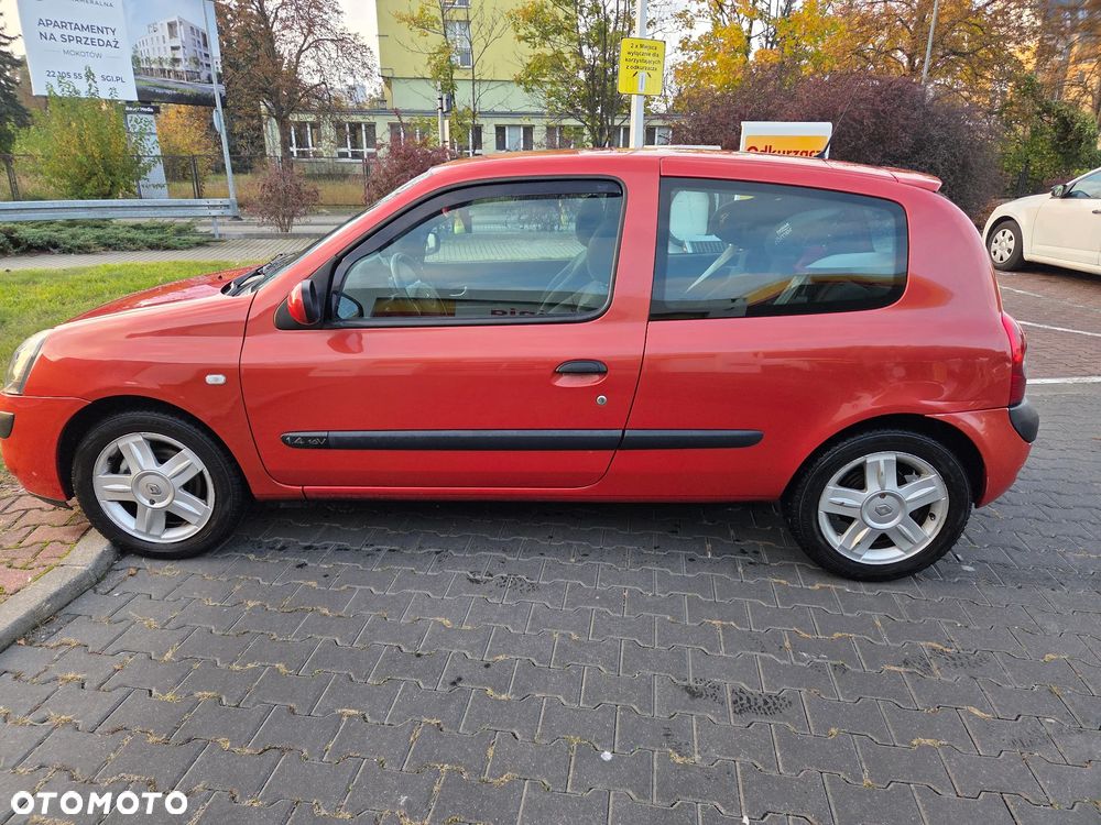 Renault Clio 2004 photo 2