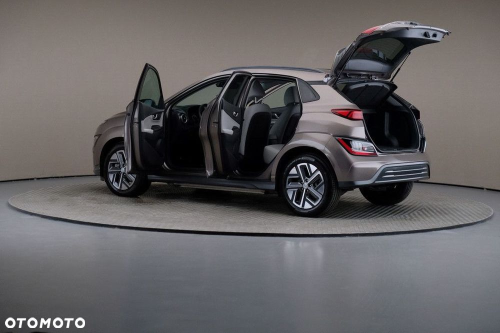 Hyundai Kona 64kWh Executive - 7