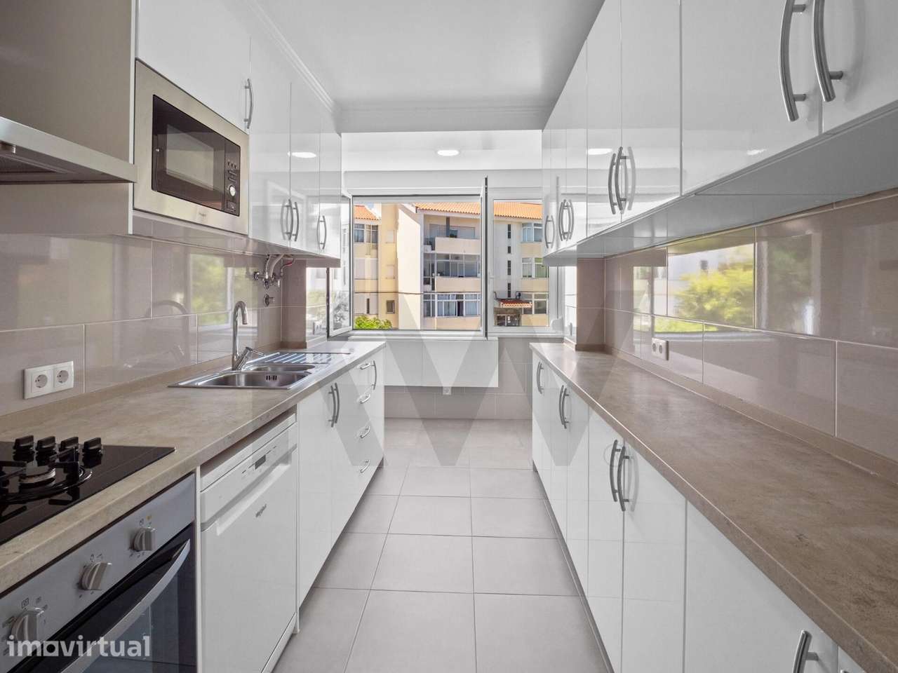 Apartamento T2 Renovado em Carcavelos - Zona sossegada, a 8 min da Pra - Grande imagem: 2/17