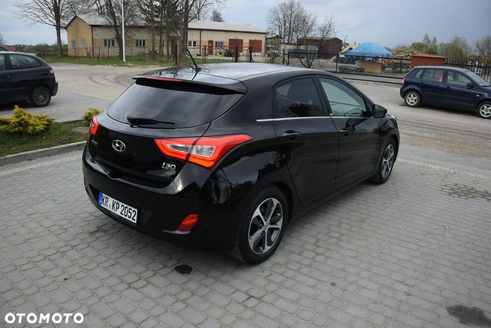 Hyundai i30 blue 1.4 Style - 12