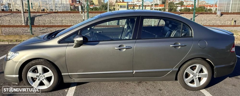 Honda Civic 1.8 ES - 6