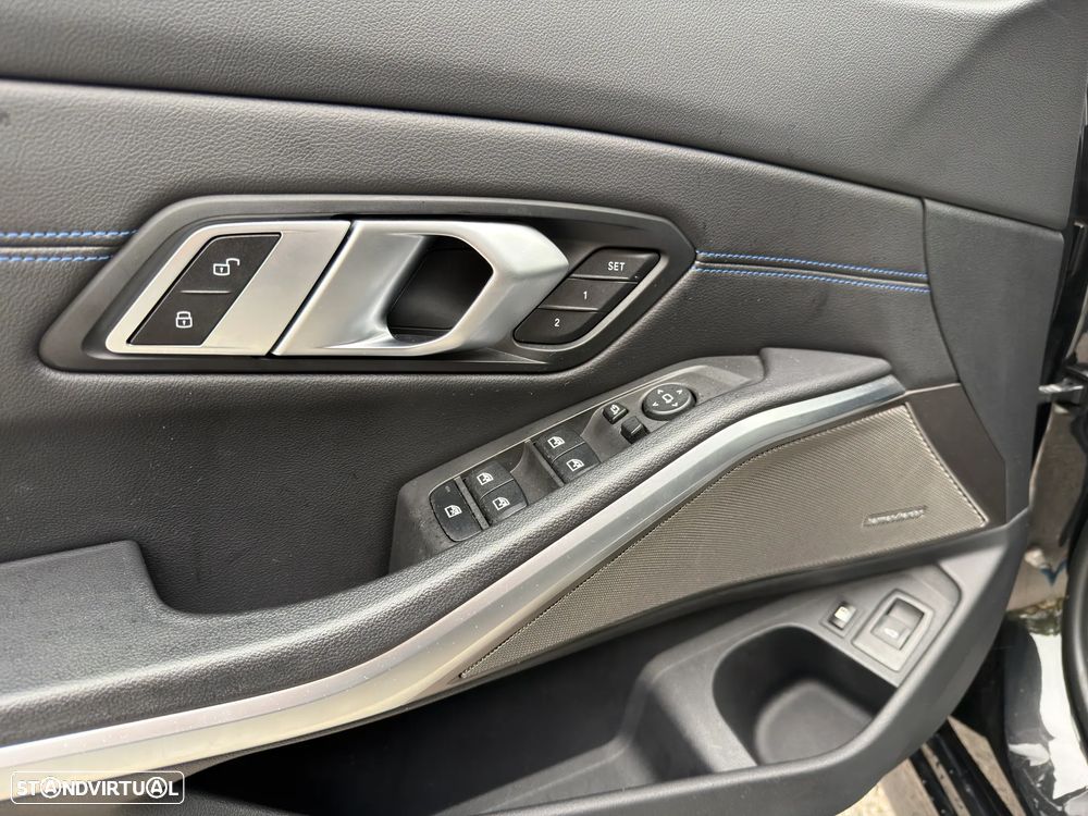 BMW 330 e Pack 50 anos M Auto - 25