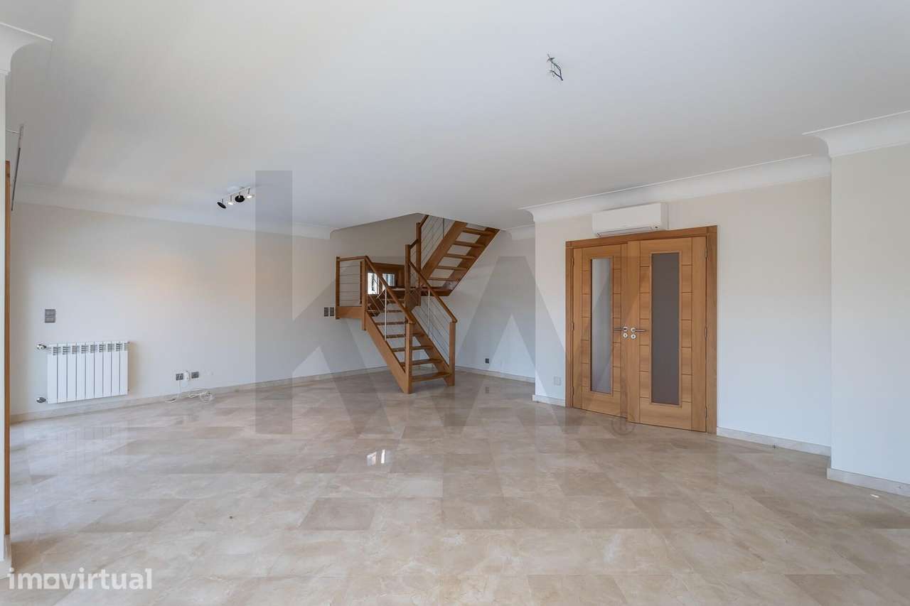 Apartamento Duplex T3 com 3 Suites, 246 m2, 6 Varandas e Garagem para - Grande imagem: 5/46