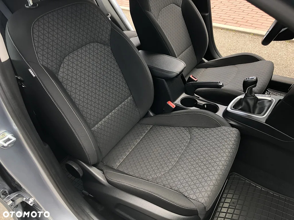 Kia Ceed - 32