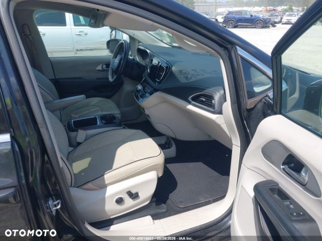 Chrysler Pacifica - 5