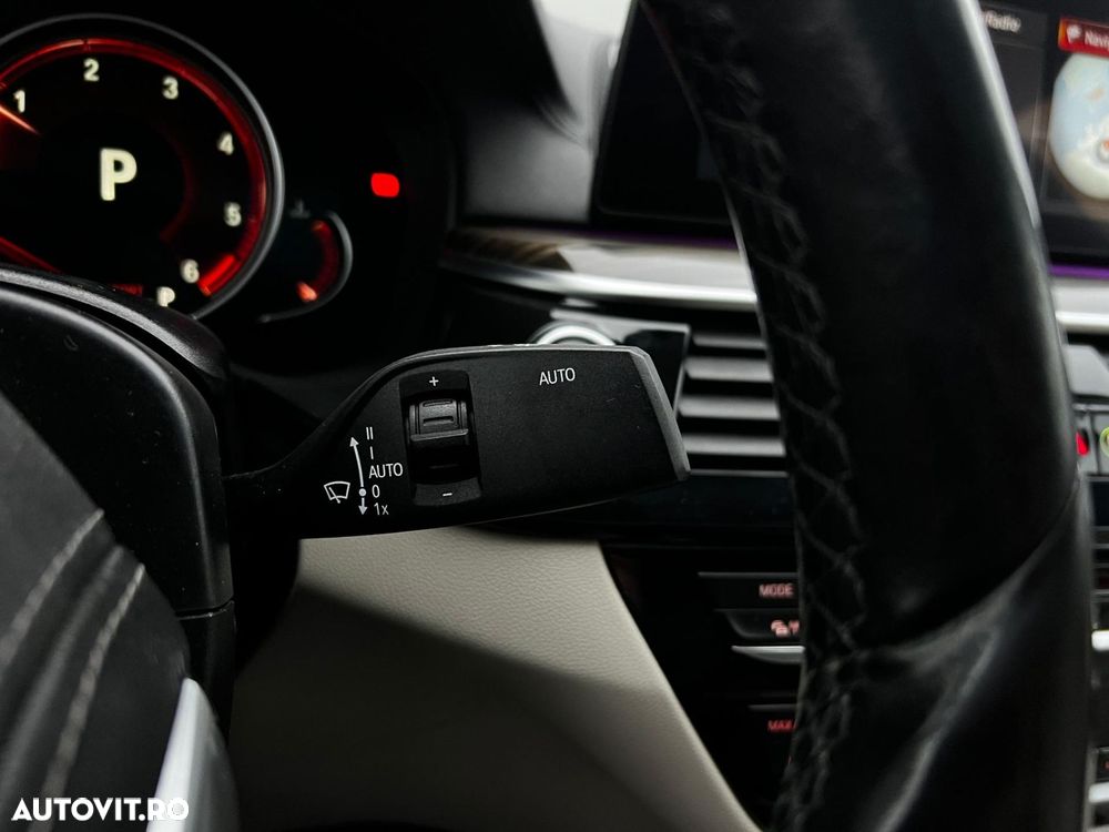 BMW Seria 5 520d xDrive AT - 31