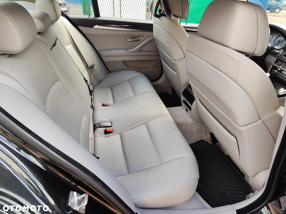 BMW Seria 5 535d xDrive - 14