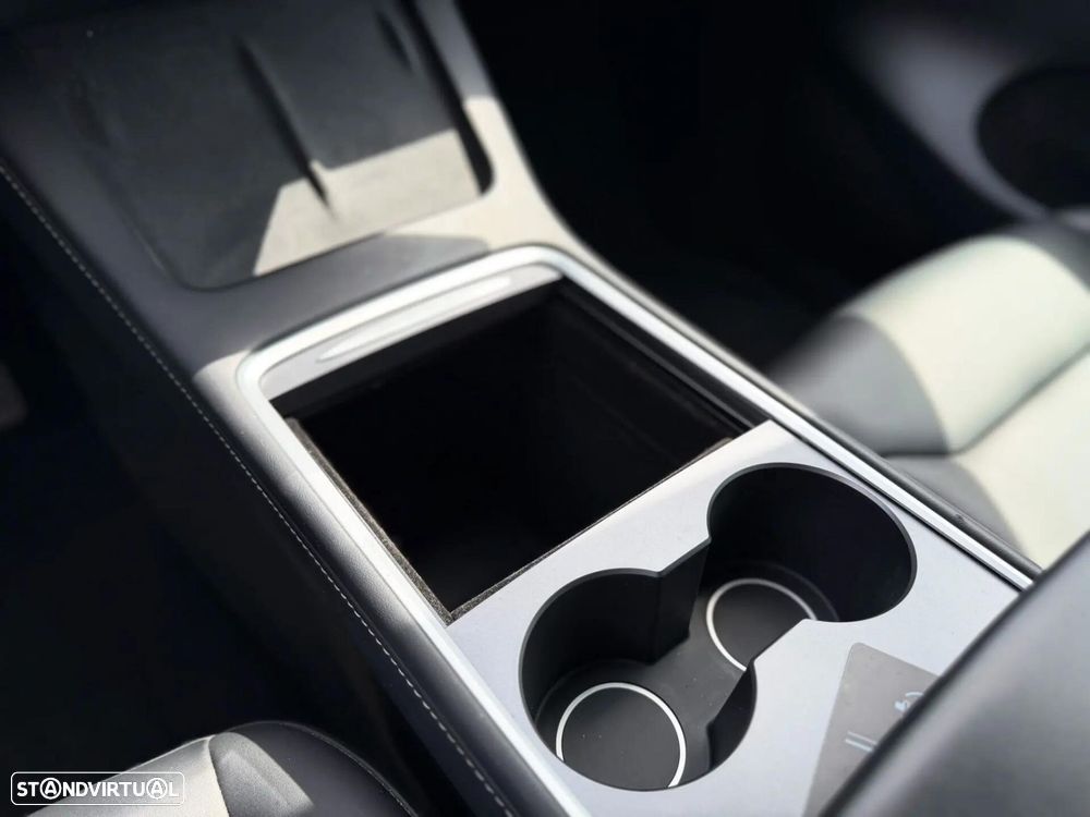 Tesla Model Y Standard RWD - 20