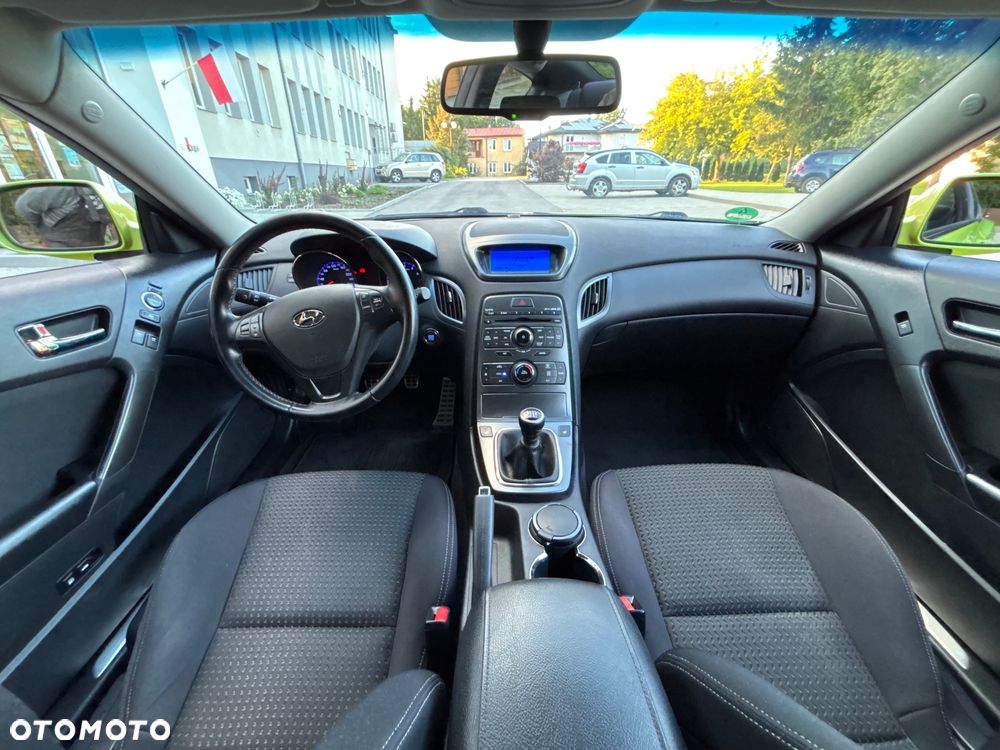 Hyundai Genesis Coupe 2.0 T - 26