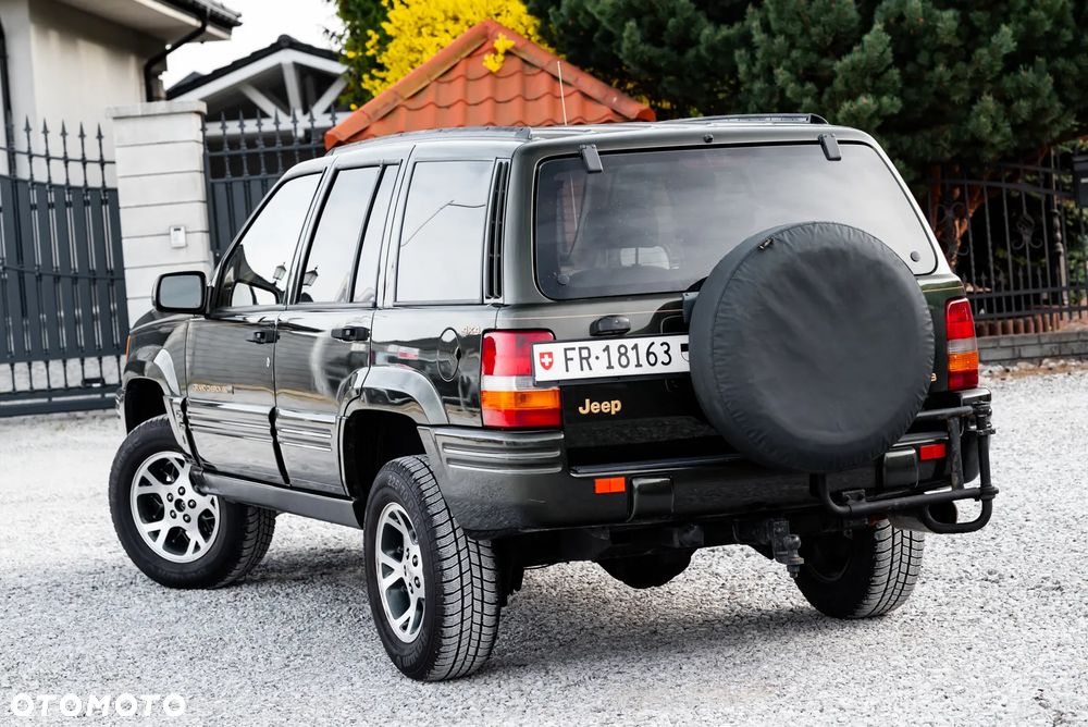 Jeep Grand Cherokee - 12