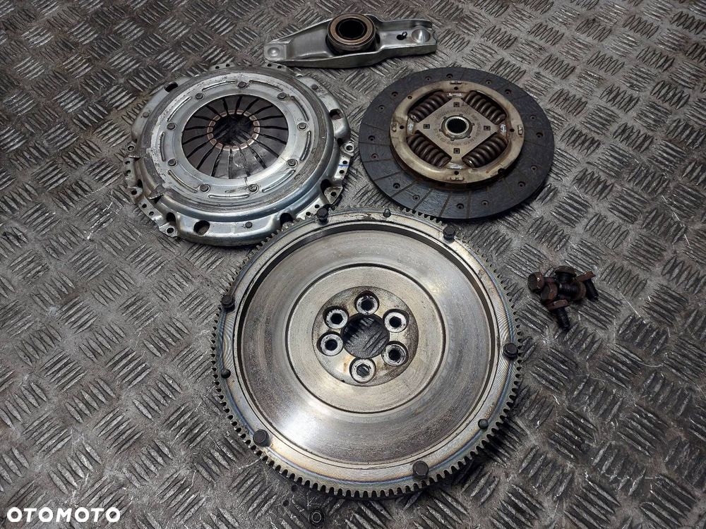 SPRZĘGŁO TARCZA + DOCISK + ŁOŻYSKO + KOŁO ZAMACHOWE AUDI A3 8L 1.9 TDI - 1