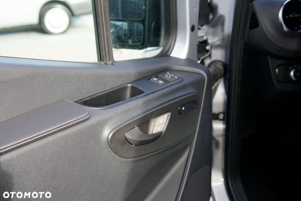 Mercedes-Benz Sprinter - 24