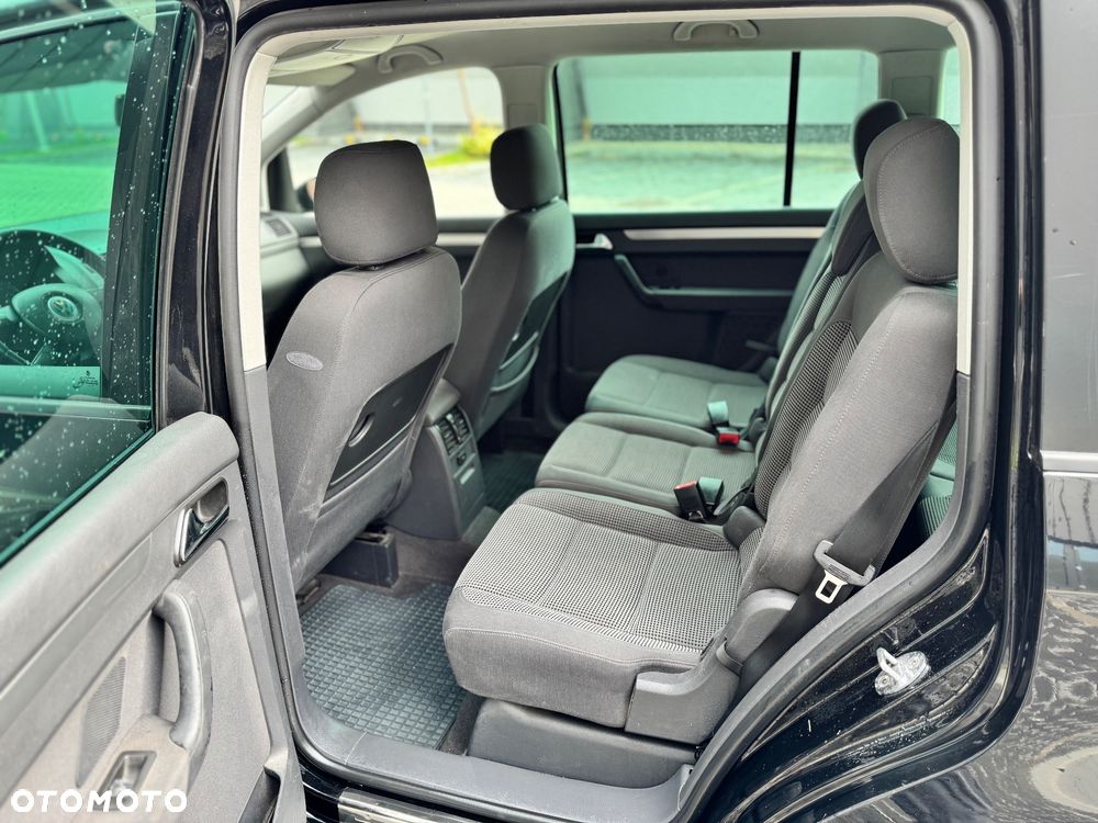 Volkswagen Touran 2.0 TDI Highline - 8