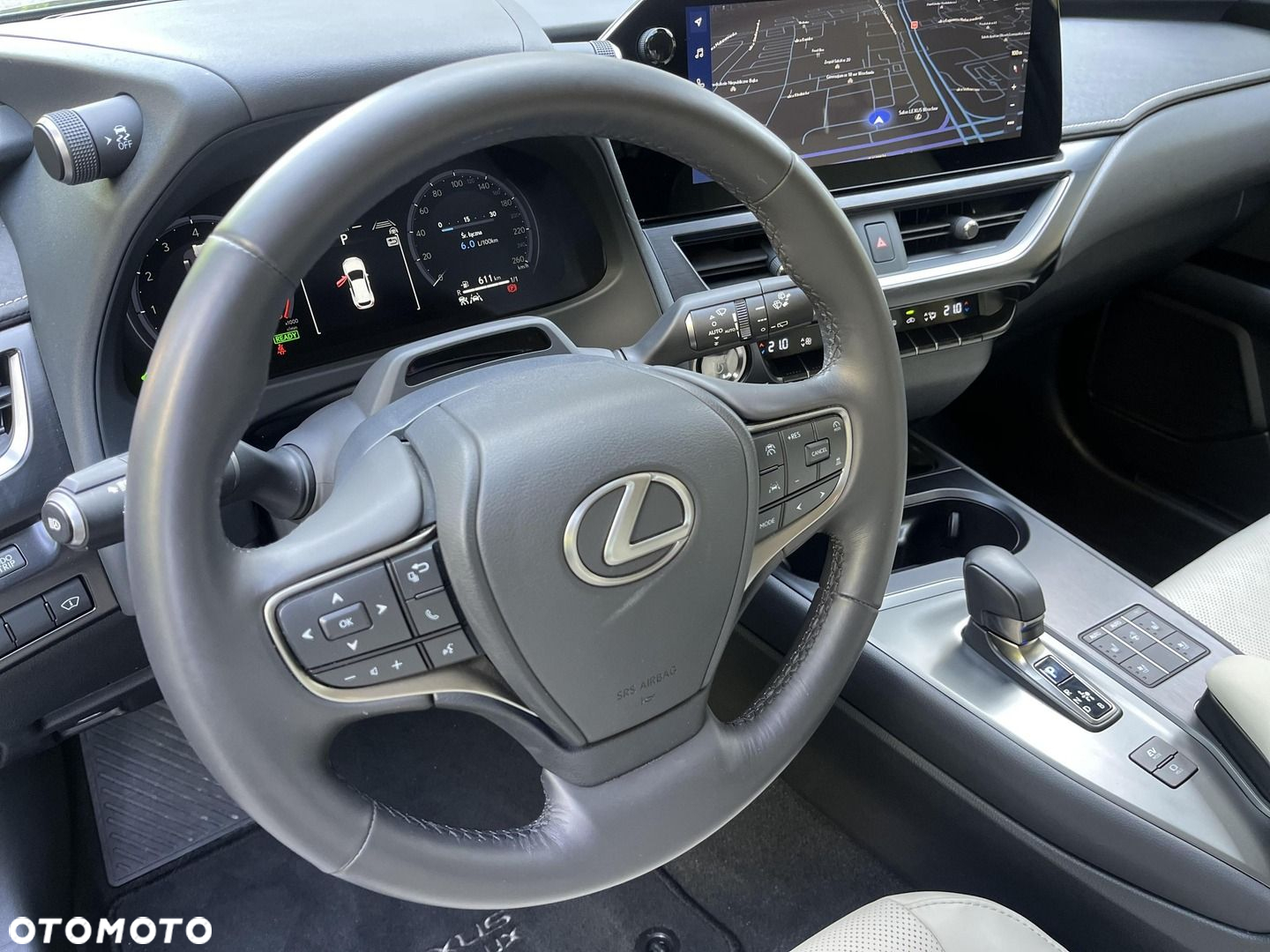 Lexus UX - 12