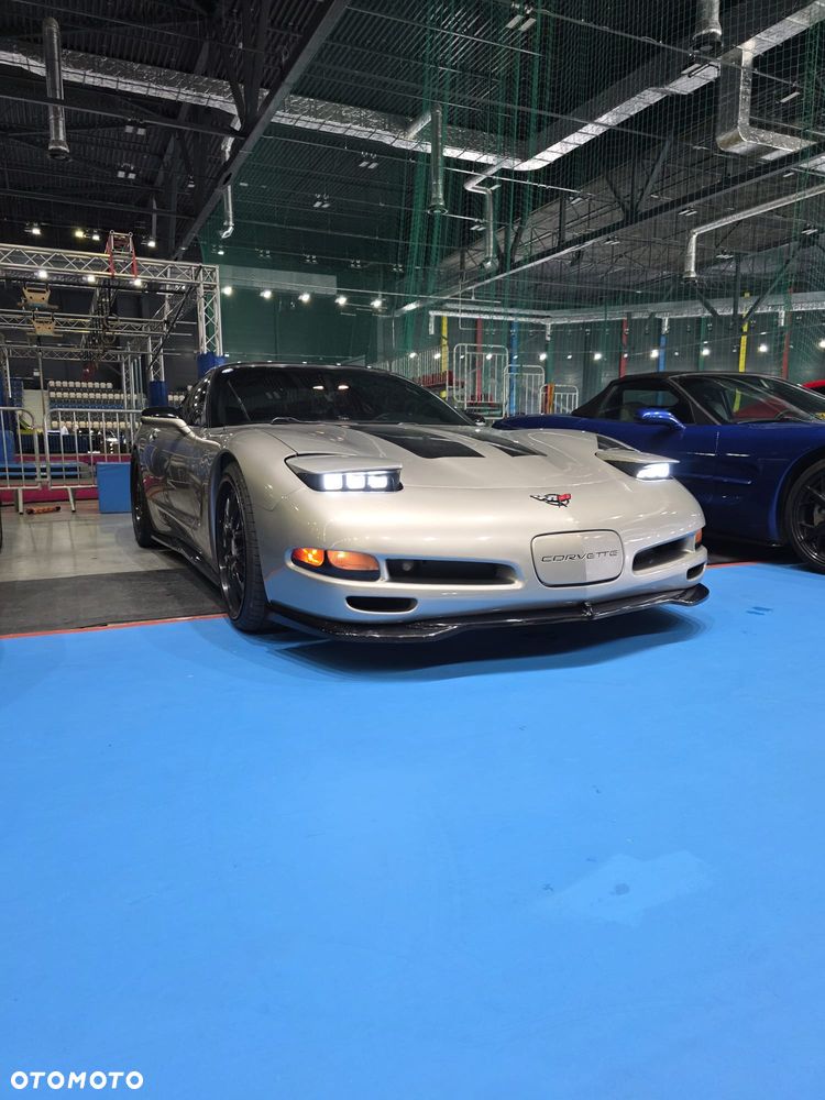 Chevrolet Corvette - 11
