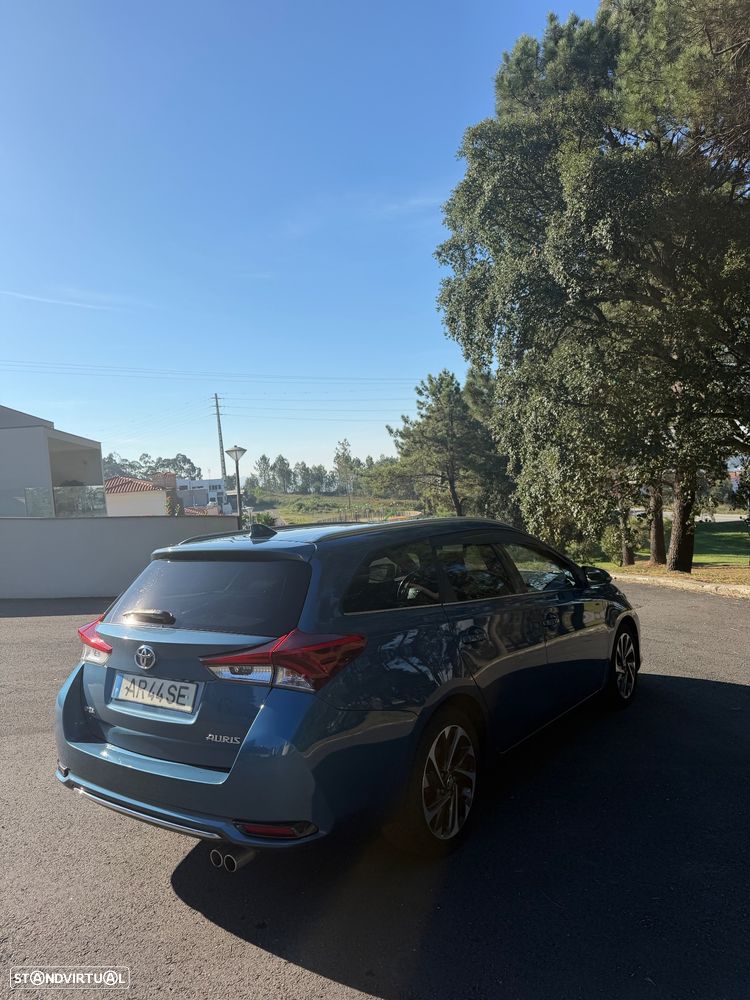 Toyota Auris 1.6 D-4D Exclusive - 4