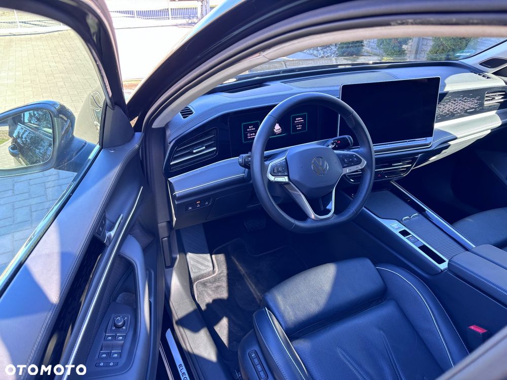 Volkswagen Passat Variant 2.0 TDI SCR 4Motion DSG Elegance - 24