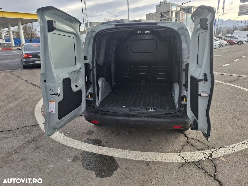 Ford Transit Courier - 17