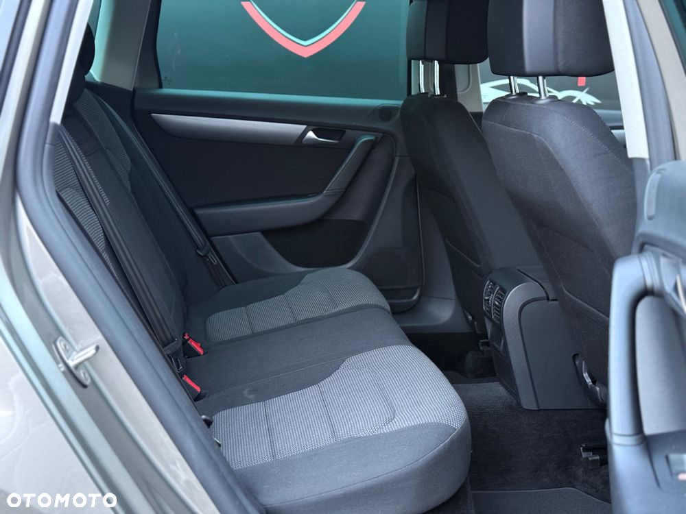 Volkswagen Passat - 15