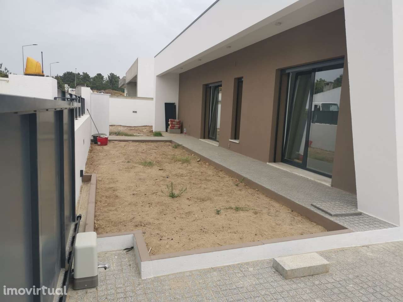 Moradia Isolada V4 c/ Piscina - Térrea - Fernão Ferro - Grande imagem: 3/26