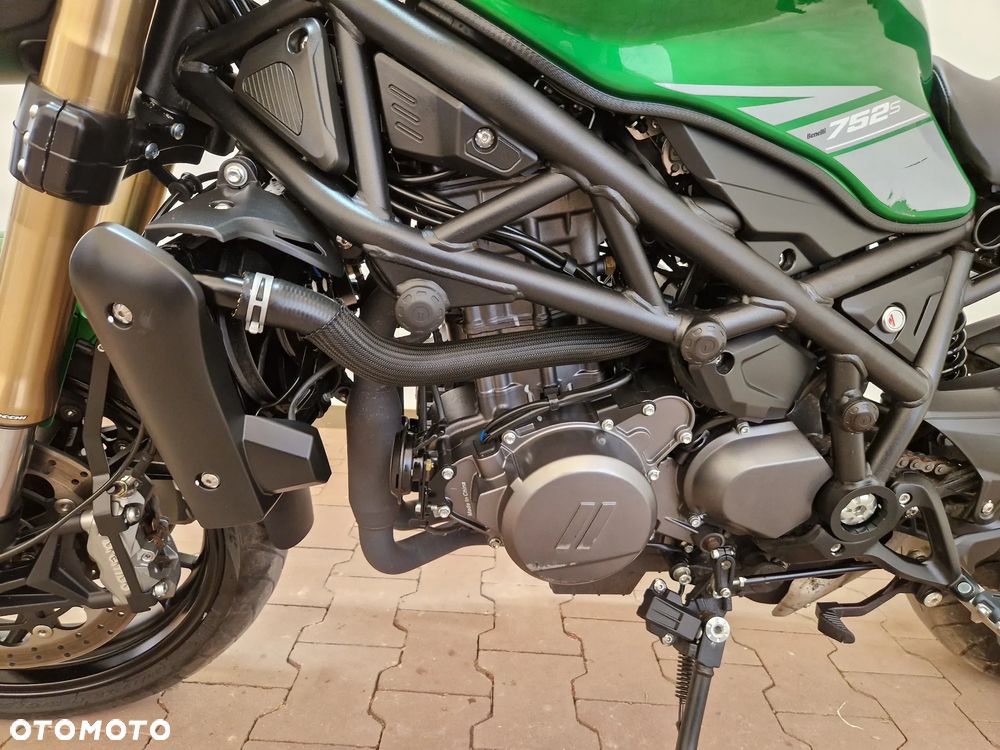 Benelli 752 S - 21
