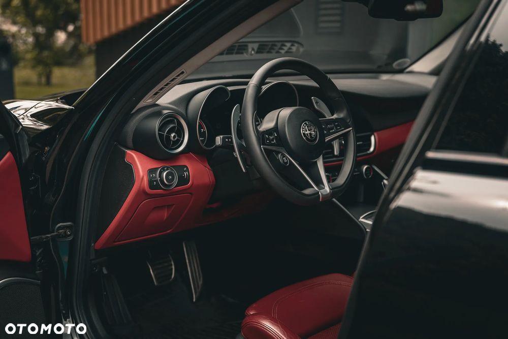 Alfa Romeo Giulia - 8