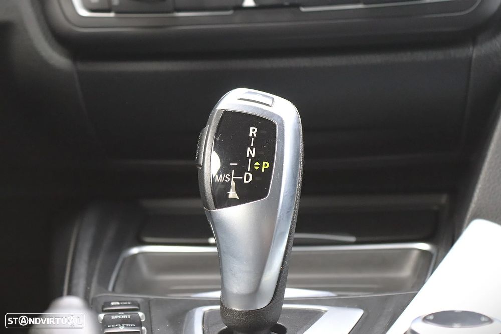 BMW 318 d Aut. Luxury Line - 22