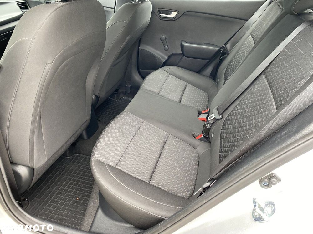 Kia Rio - 11