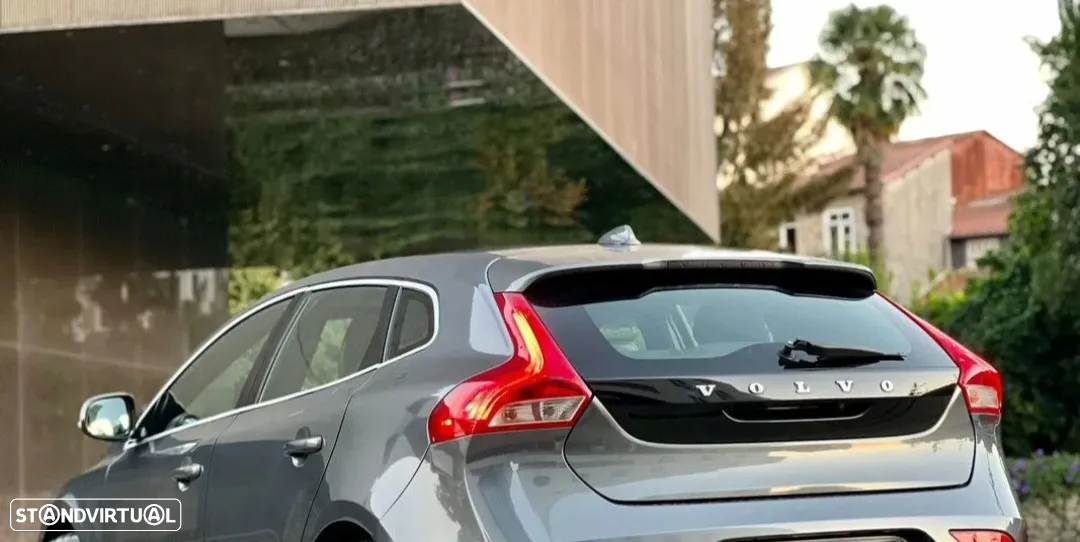 Volvo V40 2.0 D3 R-Design Momentum Geartronic - 2