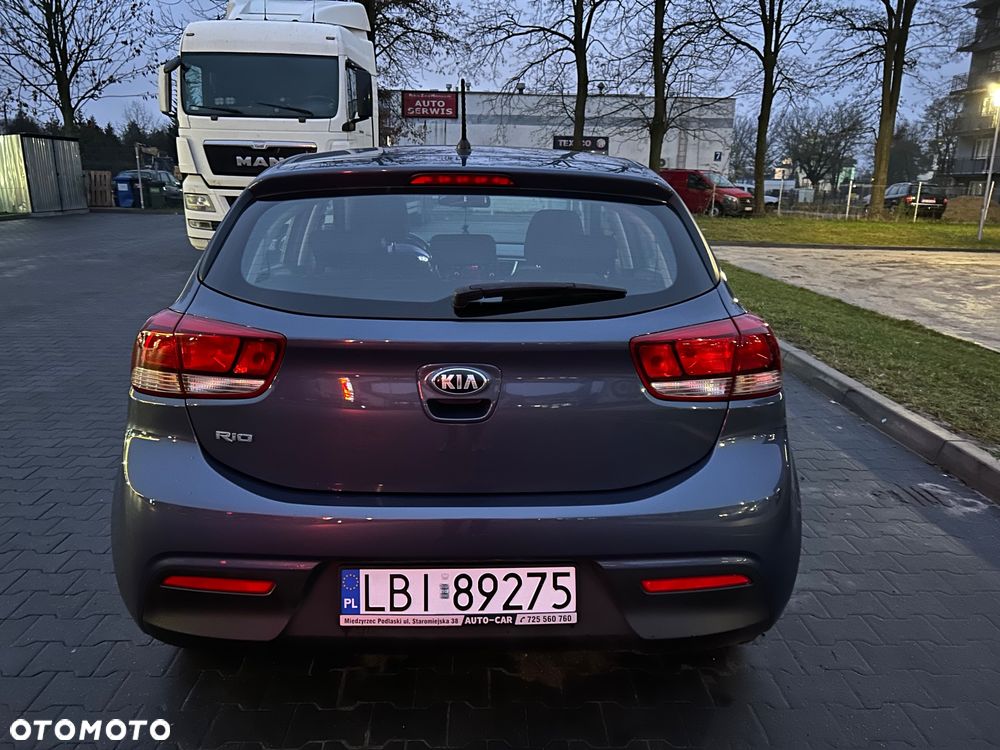 Kia Rio 1.2 L - 8