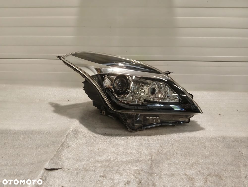 Suzuki Baleno II XENON PRZÓD STRONA PRAWA LAMPA PRZEDNIA - 1