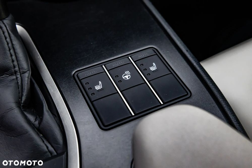 Lexus UX 250h F SPORT - 22