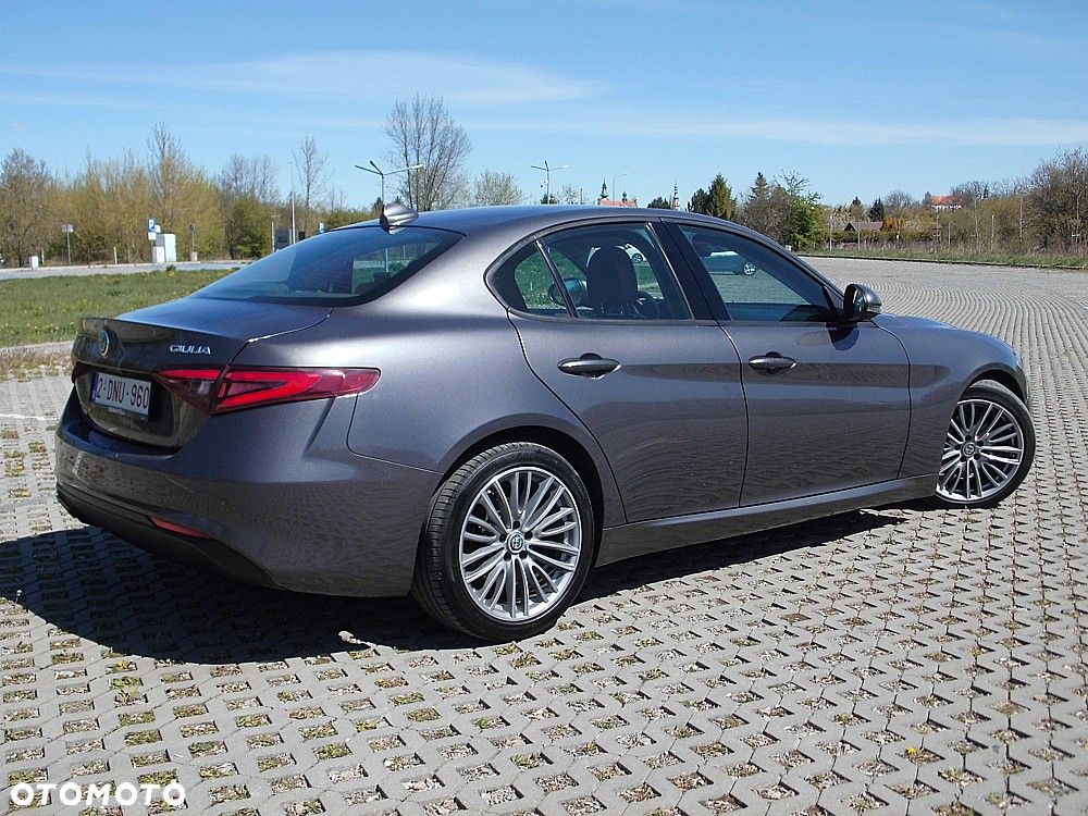 Alfa Romeo Giulia 2.2 AT8 Business - 7