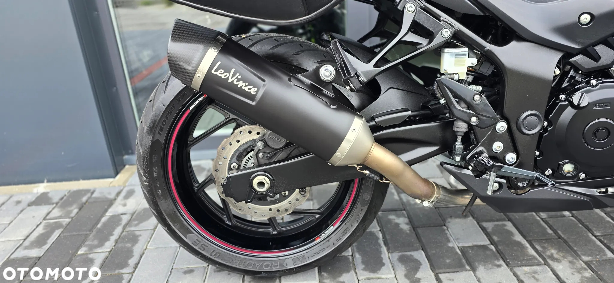 Suzuki GSX - 16