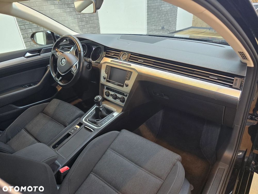 Volkswagen Passat 1.8 TSI BMT Comfortline - 16