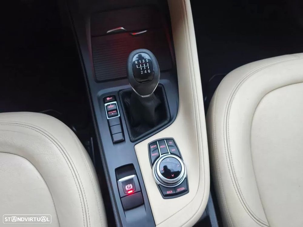 BMW X1 16 d sDrive Advantage - 28